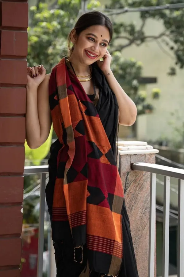 Women's_Kanjivaram_Banarasi_Soft_Cotton_Silk_Zari_Woven_Saree_With_Blouse_Piece_With_Blouse_Piece