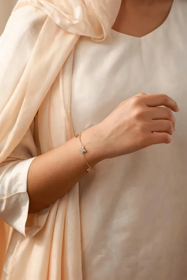Ilanja_Golden_Butterfly_Grace_Charm_Bracelet_for_Women