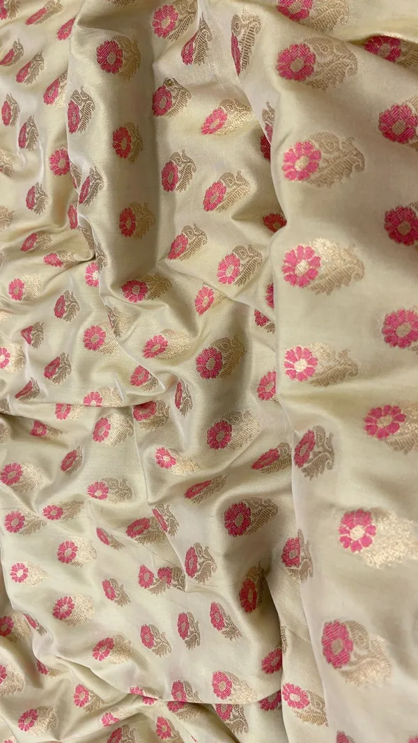Humairah_Presents_Off-white_Katan_Silk_Floral_Zari_Mina_Booti_with_Banarasi_2D_Zari_Border_and_Floral_Pallu_with_Off-white_Blouse