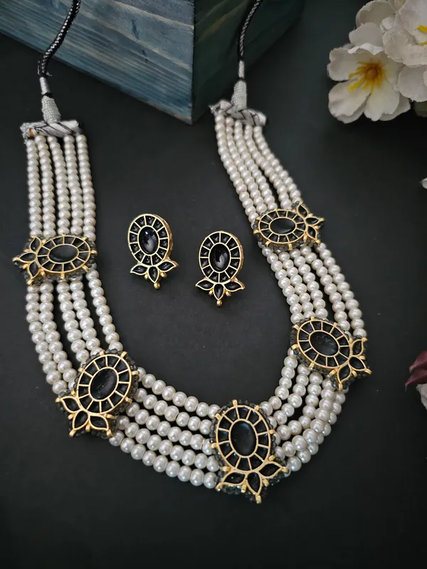 White_and_black_meena__kundan_necklace_set