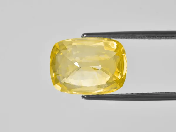 Premium_Quality_Certified_Yellow_Sapphire_(Pukhraj)_Natural_Loose_Gemstone_For_Unisex