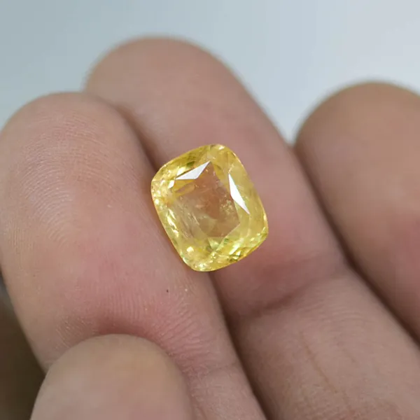 Premium_Quality_Certified_Yellow_Sapphire_(Pukhraj)_Natural_Loose_Gemstone_For_Unisex