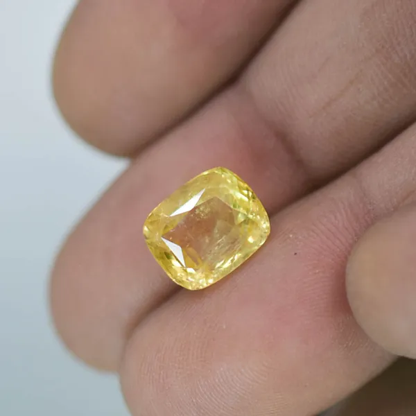 Premium_Quality_Certified_Yellow_Sapphire_(Pukhraj)_Natural_Loose_Gemstone_For_Unisex