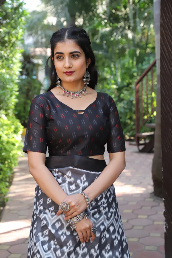 Ikkat_Hand_Block_Print_Print_Pure_Soft_Cotton_saree_With_Blouse_Piece