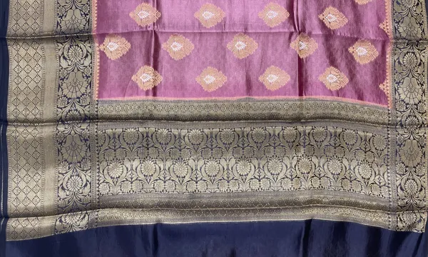Humairah_Pure_Handloom_Light_Mauve_Dupion_Silk_Golden_Zari_Silver_Mina_Boota_Skirt_Navy_Blue_Border_with_Floral_Kadiyal_Pallu_and_Navy_Blue_Blouse