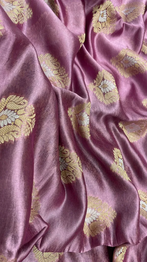 Humairah_Pure_Handloom_Light_Mauve_Dupion_Silk_Golden_Zari_Silver_Mina_Boota_Skirt_Navy_Blue_Border_with_Floral_Kadiyal_Pallu_and_Navy_Blue_Blouse