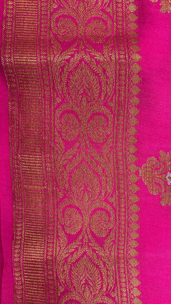 Humairah_Pure_Handwoven_Hot_Magenta_Muga_Silk_Minakari_Floral_Zari_Booti_Small_Zari_Border_Banarasi_Saree_with_Hot_Magenta_Blouse_piece