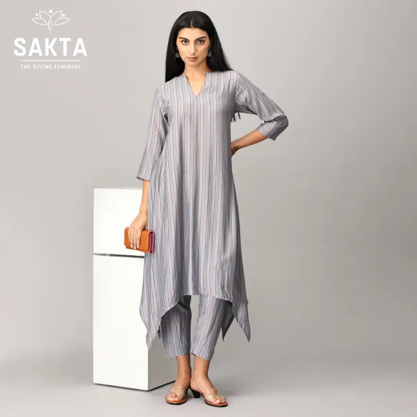 Grey_Muslin_3/4_Sleeves_V_Neck_Kurta_With_Bottom_For_Women