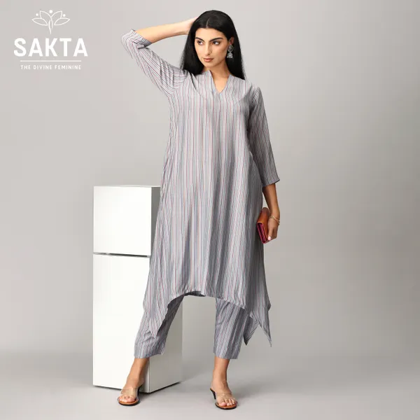 Grey_Muslin_3/4_Sleeves_V_Neck_Kurta_With_Bottom_For_Women