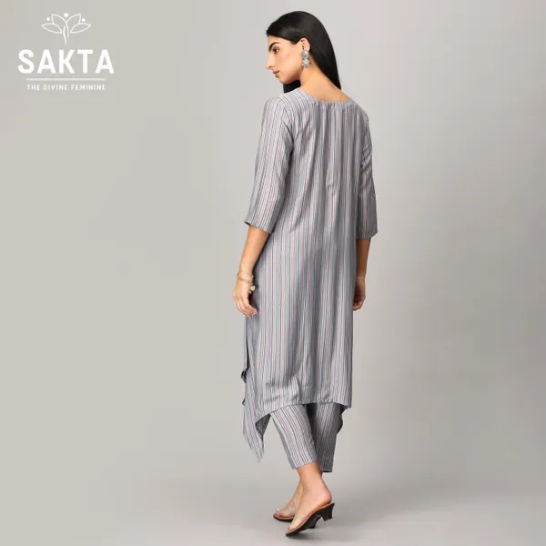 Grey_Muslin_3/4_Sleeves_V_Neck_Kurta_With_Bottom_For_Women