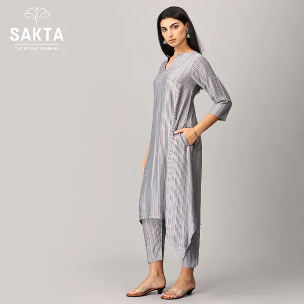 Grey_Muslin_3/4_Sleeves_V_Neck_Kurta_With_Bottom_For_Women