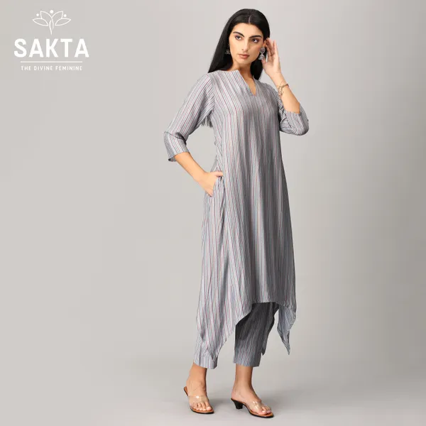 Grey_Muslin_3/4_Sleeves_V_Neck_Kurta_With_Bottom_For_Women