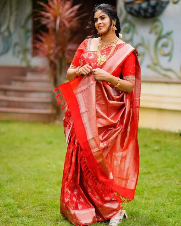 RED_PURE_BANARASI_SAREE