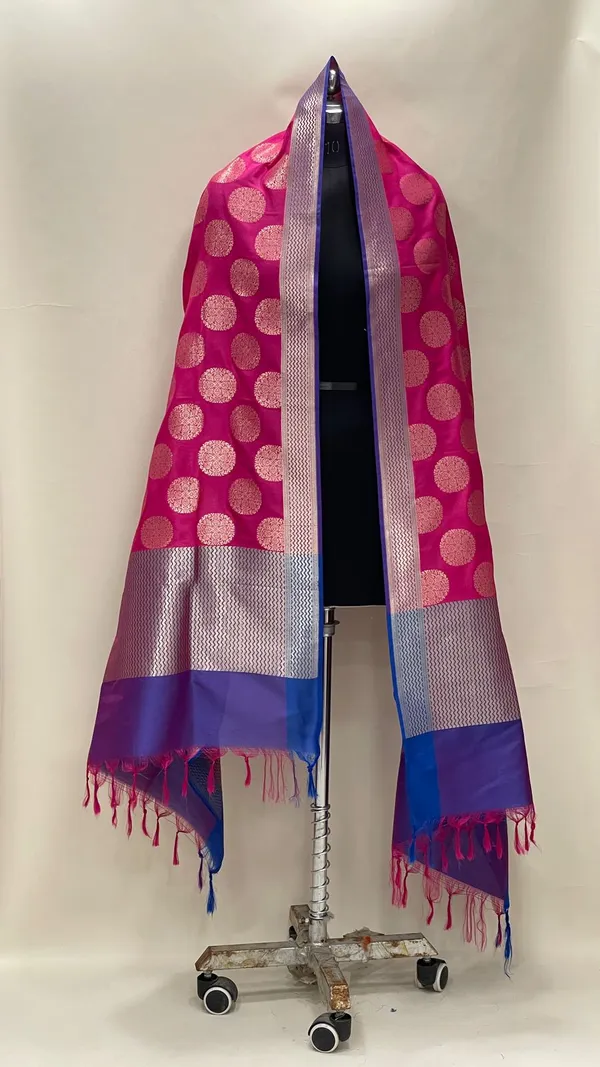 Humairah_Presents_Magenta_Semi_Katan_Silk_Floral_Zari_Spherical_Boota_Withcontrast_Blue_Zig-Zag_Banarasi_Border_Banarasi_Dupatta
