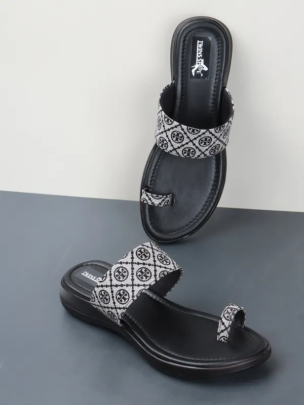 Casual_Slip_On_Flat_Slippers_(White)