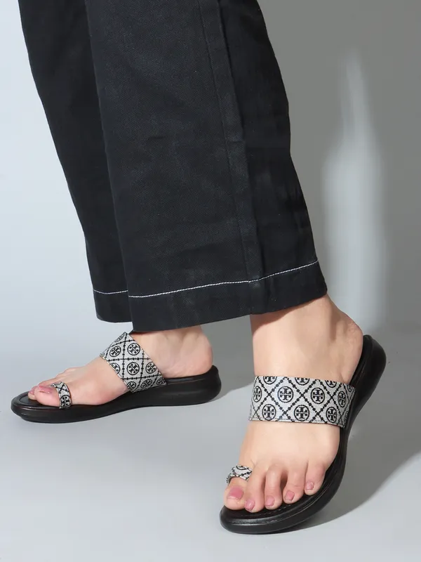 Casual_Slip_On_Flat_Slippers_(White)