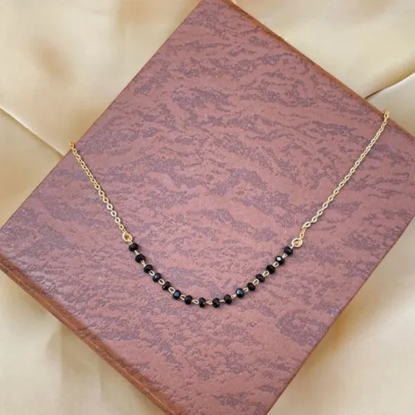 Surbhi_Chandna_modern_Mangalsutra