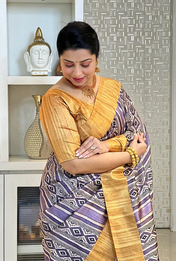 Soft_Tussar_Silk_sarees_with_Beautiful_Print_With_Attractive_Pallu_&_Zari_Border_And_Contrast_Print_Blouse_With_Tassels