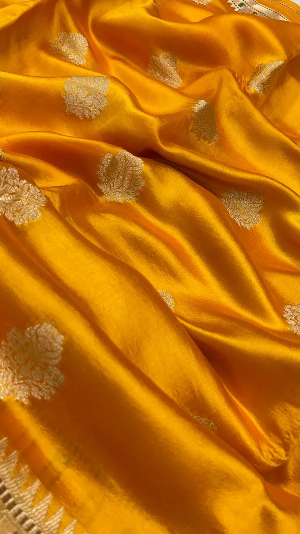 Humairah_Pure_Handloom_Mustard_Yellow_Dupion_Silk_Golden_Zari_Booti_with_Skirt_Paithani_Zari_Border_and_Mustard_Yellow_Blouse