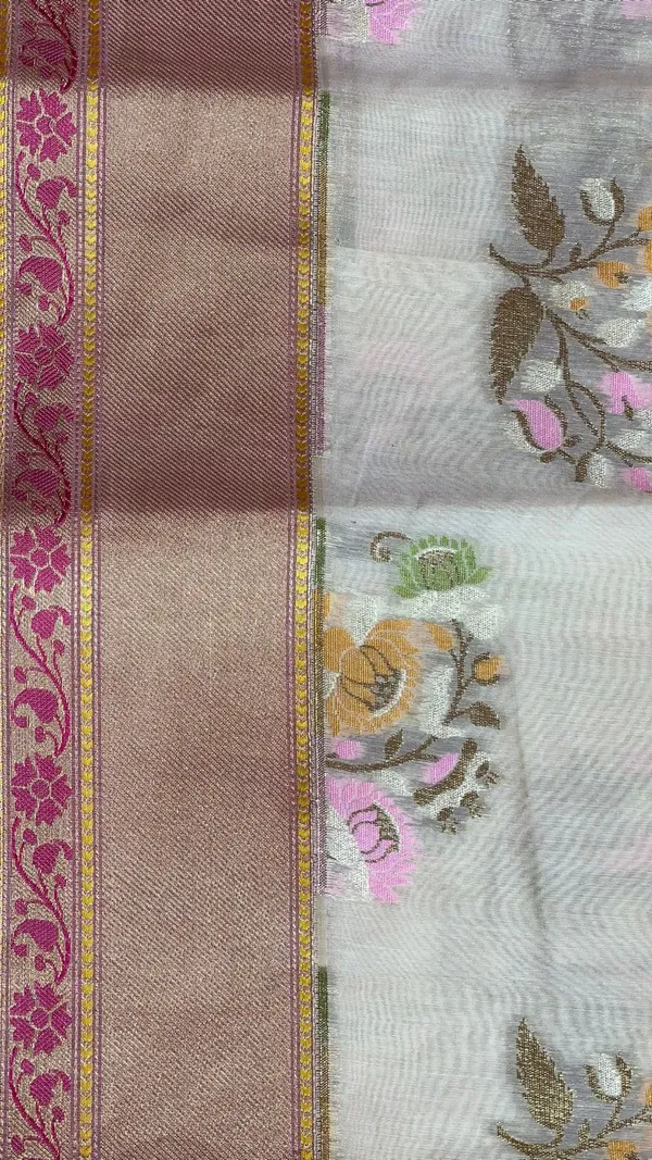 Humairah_Pure_Handloom_Beige_Cotton_Floral_Zari_Boota_Banarasi_Saree_with_Banarasi_Zari_border_and_Beige_Blouse