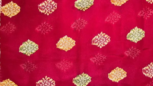 Humairah_Pure_Handloom_Red_Chiffon_Mina_Zari_Booti_with_Resham_Golden_Zari_Kadiyal_Banarasi_Mina_Border_with_Red_Blouse