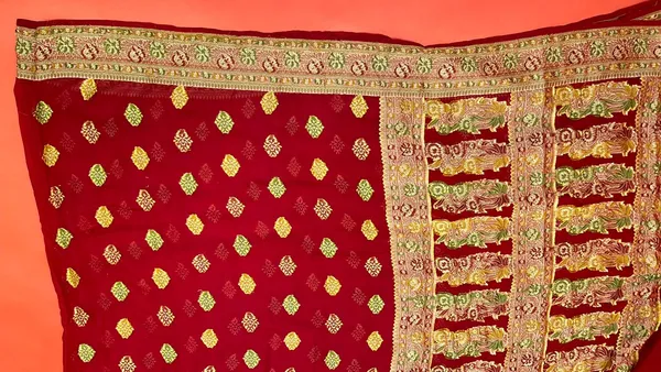 Humairah_Pure_Handloom_Red_Chiffon_Mina_Zari_Booti_with_Resham_Golden_Zari_Kadiyal_Banarasi_Mina_Border_with_Red_Blouse
