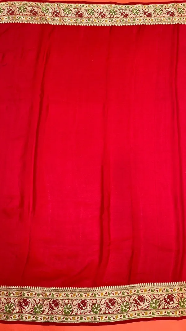 Humairah_Pure_Handloom_Red_Chiffon_Mina_Zari_Booti_with_Resham_Golden_Zari_Kadiyal_Banarasi_Mina_Border_with_Red_Blouse
