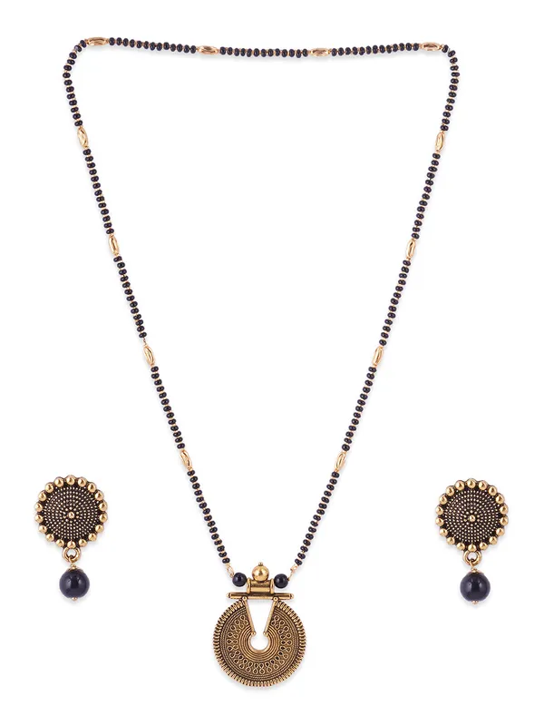 Ravina_Gold-Toned_Black_Beaded_Mangalsutra_Set_with_Circular_Pendant