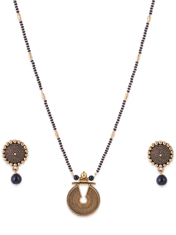 Ravina_Gold-Toned_Black_Beaded_Mangalsutra_Set_with_Circular_Pendant
