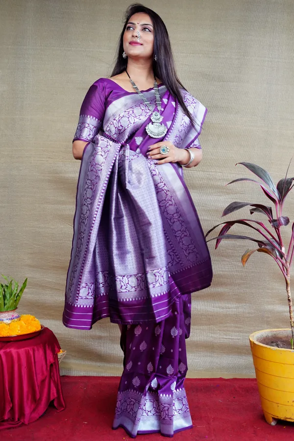 Wine_Colour_Pure_Banarasi_Silk_Saree_With_Rich_Pallu_And_Unstiched_Blouse_Piece.