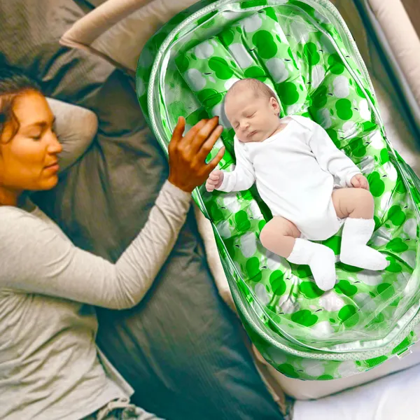 Cheeky_Cheeky_Baby_Bedding_Set_with_Mosquito_net_and_Pillow_(Green)