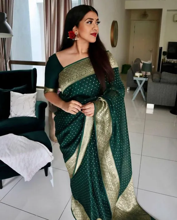 Green_Soft_Lichi_Silk_Saree_With_Unstitched_Blouse_For_Women