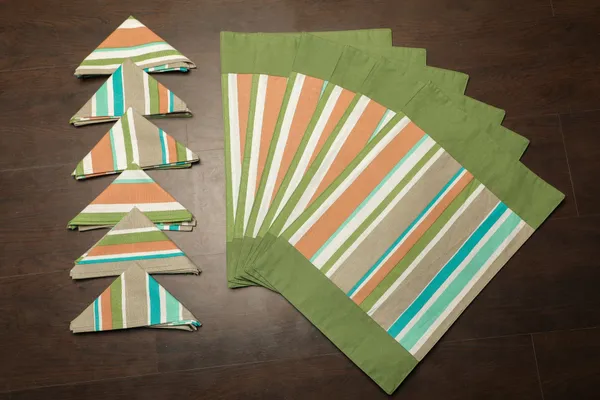 Pack_of_18_Pieces_Cotton_Green_Stripe_Printed_Place_Mat_With_Napkin_for_Dining_and_Center_Table