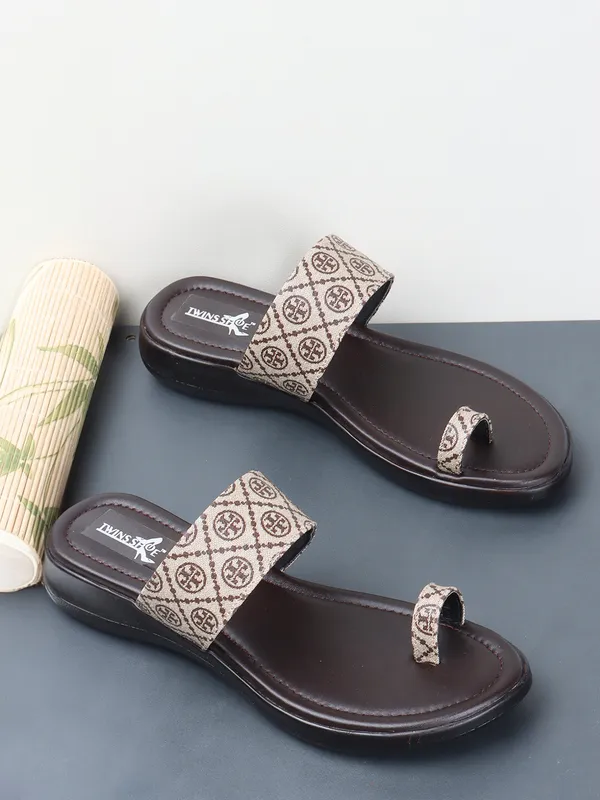 Casual_Slip_On_Flat_Slippers_(Cream)