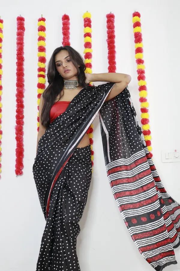 Ikkat_Print_Pure_Soft_Cotton_saree_With_Blouse_Piece