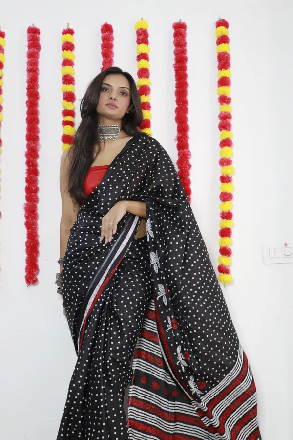 Ikkat_Print_Pure_Soft_Cotton_saree_With_Blouse_Piece