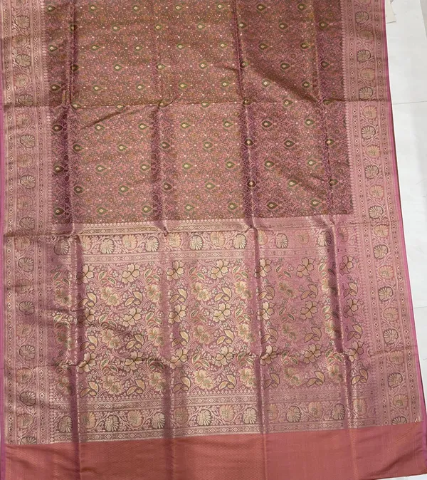 Humairah_Presents_Mauve_Katan_Silk_Tanchoi_Floral_Zari_Mina_Jaal_with_Banarasi_Floral_Minakari_Zari_Border_and_Big_Boota_Pallu_with_Mauve_Blouse