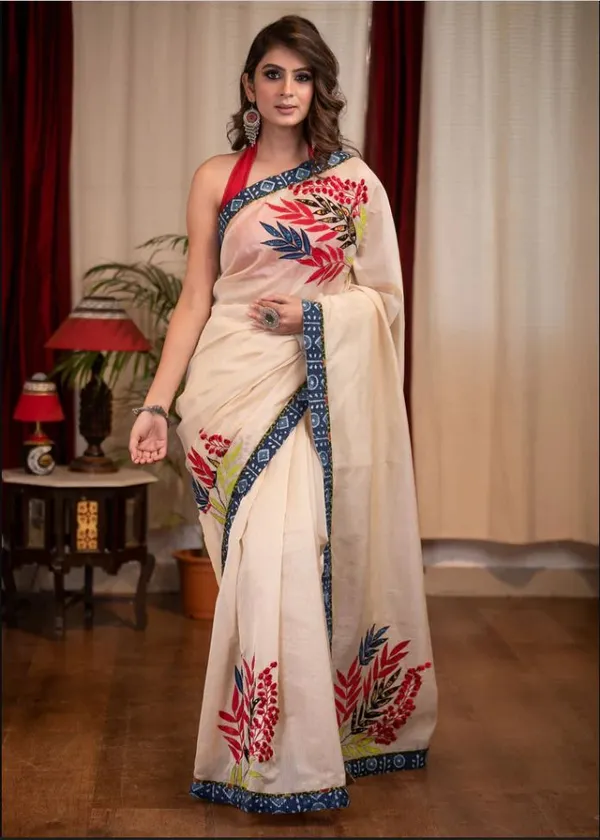 https://d1311wbk6unapo.cloudfront.net/NushopCatalogue/tr:f-webp,w-600,fo-auto/undefined_1690628406768_kie10x66pqlcj0b.jpg__INDIAN LINEN SAREE