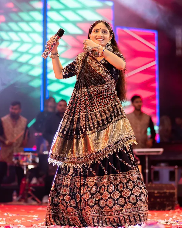 Black_Lehenga_Choli_With_Mirror_Work_And_Attached_Black_Dupatta