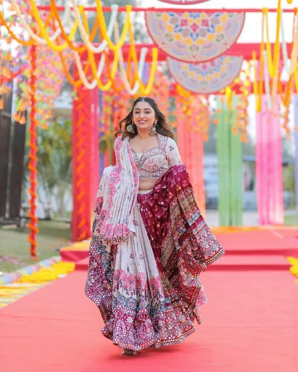 White_Lehenga_Choli_With_Mirror_Work_And_Attached_White_Dupatta