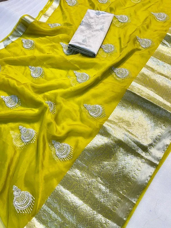 https://d1311wbk6unapo.cloudfront.net/NushopCatalogue/tr:f-webp,w-600,fo-auto/undefined_1691492932461_wxcfqyalzywlsq3.jpg__INDIAN LINEN SAREE