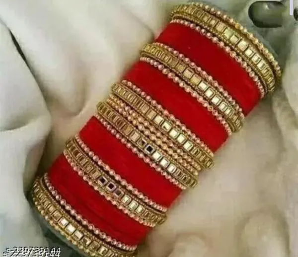 https://d1311wbk6unapo.cloudfront.net/NushopCatalogue/tr:f-webp,w-600,fo-auto/undefined_1691671057078_h8fogoadxhn3kqb.jpg__Rupa Bangles