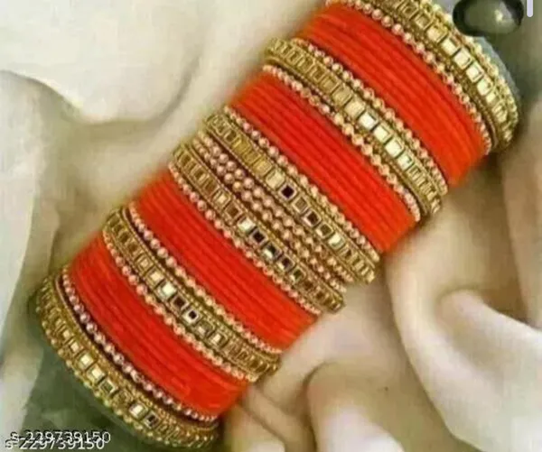 https://d1311wbk6unapo.cloudfront.net/NushopCatalogue/tr:f-webp,w-600,fo-auto/undefined_1691671062627_69qun4oxk7x1jh3.jpg__Rupa Bangles