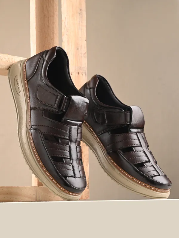 https://d1311wbk6unapo.cloudfront.net/NushopCatalogue/tr:f-webp,w-600,fo-auto/undefined_1692450206756_nsepm19axexr9k0.jpg__Viv Shoe