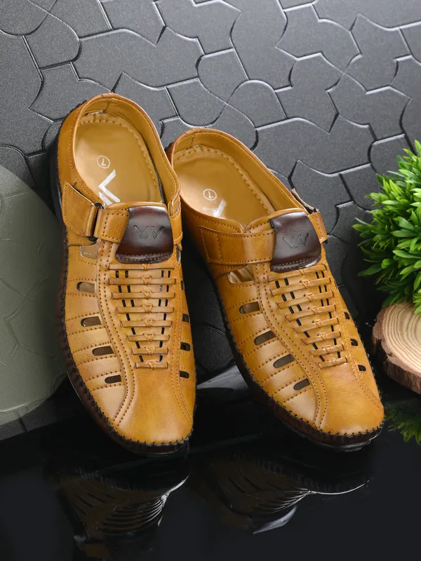 https://d1311wbk6unapo.cloudfront.net/NushopCatalogue/tr:f-webp,w-600,fo-auto/undefined_1692450248357_990x4yztafna48j.jpg__Viv Shoe