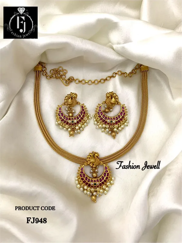 Kempu_With_Pearls_Statement_Necklace_Set