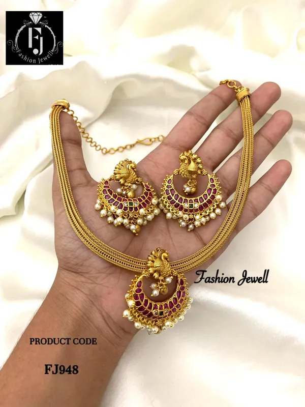 Kempu_With_Pearls_Statement_Necklace_Set