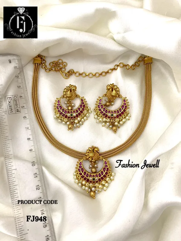 Kempu_With_Pearls_Statement_Necklace_Set