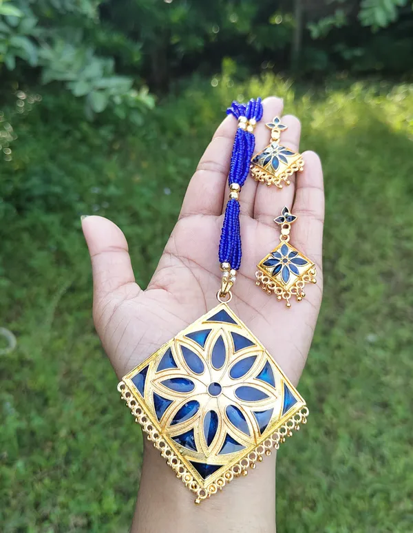 Assamese_Traditional_Gold_Plated_Blue_Colour_Tassel_Jewellery_Set_For_Women_&_Girl