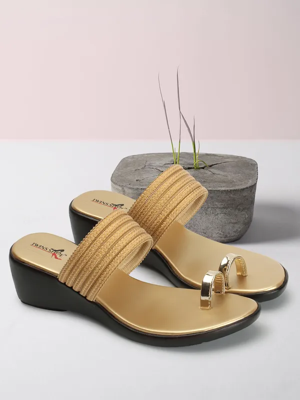 Ethnic_Toe_Ring_Wedge_Heels_(Gold)
